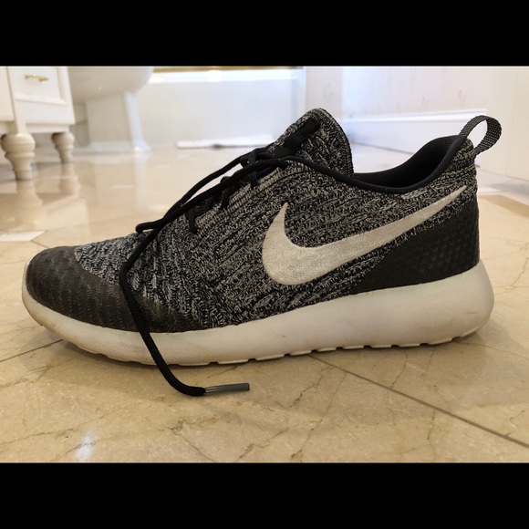 Nike Shoes - Women’s Nike Roshe Flyknit  US 7.5